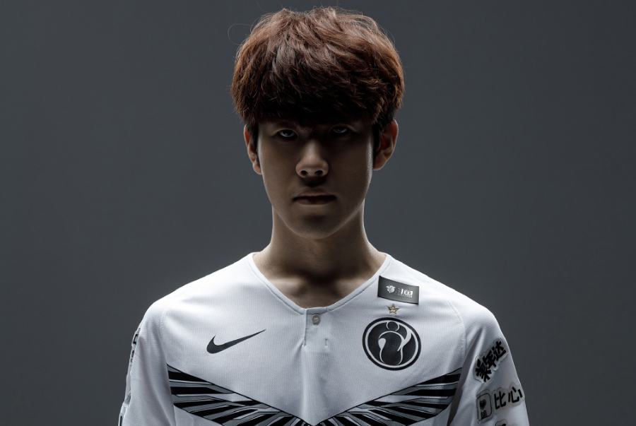 他立刻分球 他立刻分球